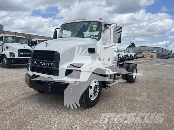 Mack MD6 Шасси с кабиной