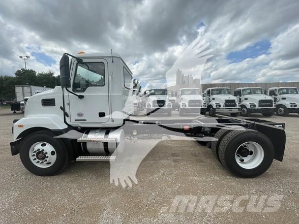 Mack MD6 Шасси с кабиной