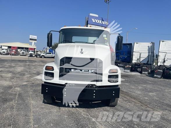 Mack MD6 Шасси с кабиной