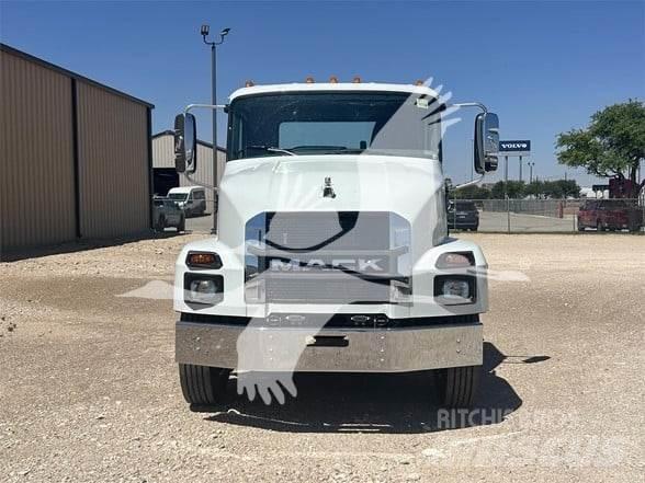 Mack MD7 Шасси с кабиной
