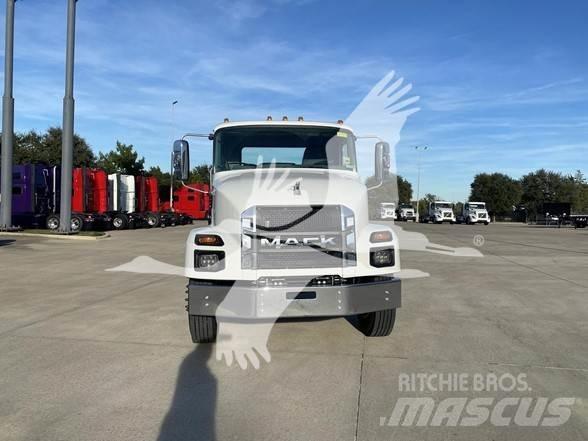 Mack MD7 Шасси с кабиной