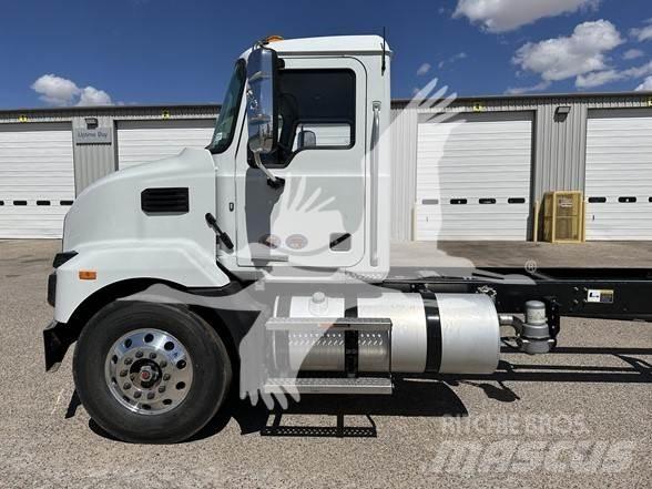 Mack MD7 Шасси с кабиной
