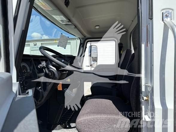 Mack MD7 Шасси с кабиной