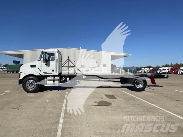 Mack MD7 Шасси с кабиной