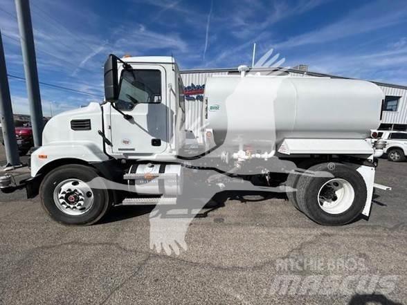 Mack MD7 Грузовики-цистерны