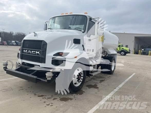 Mack MD7 Грузовики-цистерны