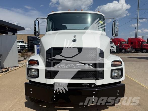 Mack MD7 Шасси с кабиной