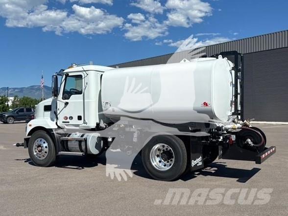 Mack MD7 Грузовики-цистерны