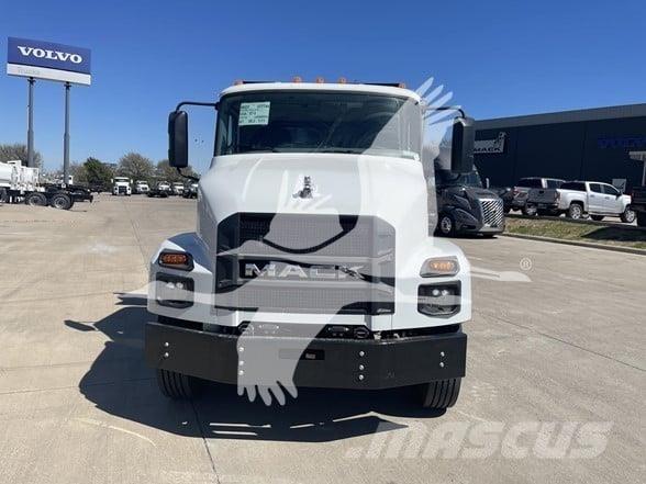 Mack MD7 Грузовики-Самосвалы