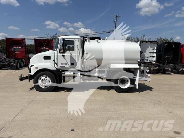 Mack MD7 Грузовики-цистерны