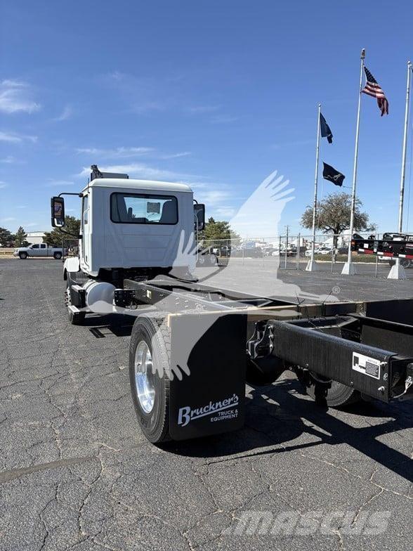 Mack MD7 Шасси с кабиной