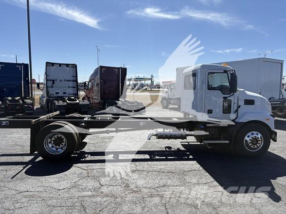 Mack MD7 Шасси с кабиной