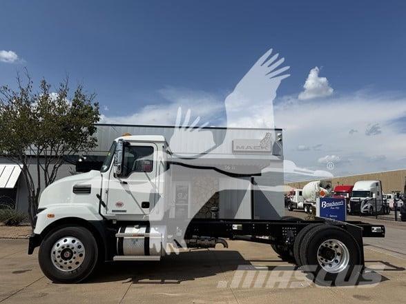 Mack MD7 Шасси с кабиной