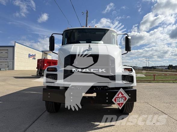 Mack MD7 Строительная техника - Другие