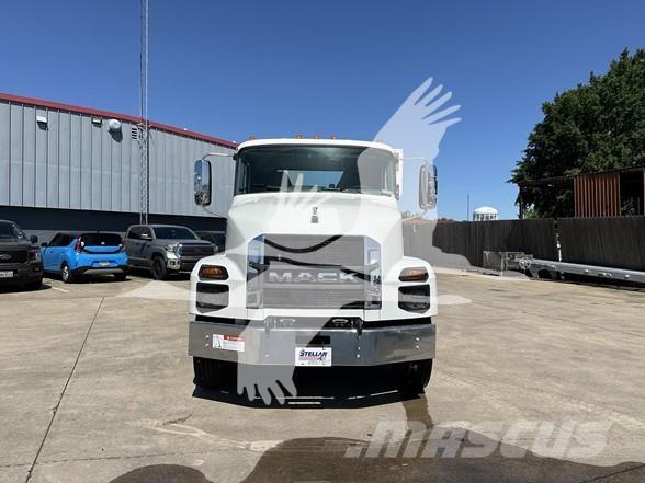 Mack MD7 Строительная техника - Другие