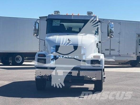 Mack MD7 Грузовики-цистерны