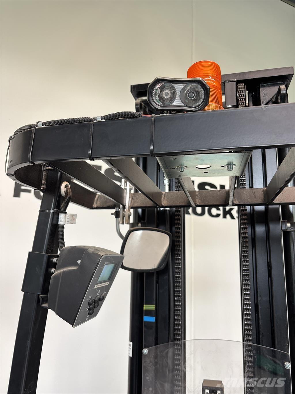 Mitsubishi SBR16N Самоходные электроштабелёры