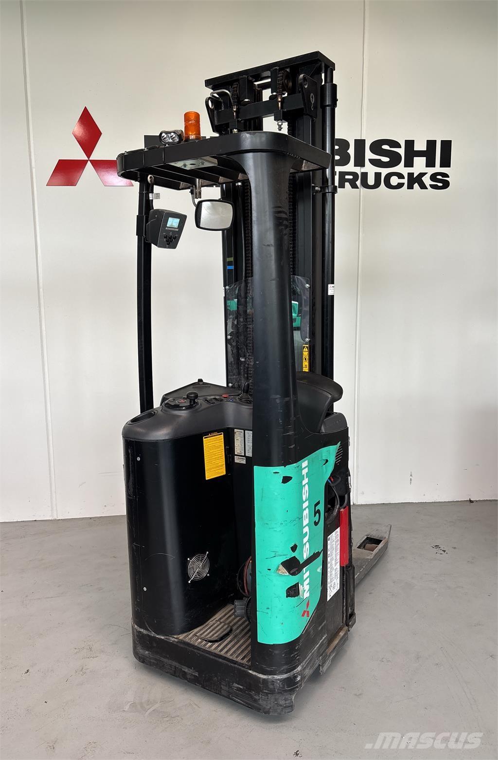 Mitsubishi SBR16N Самоходные электроштабелёры