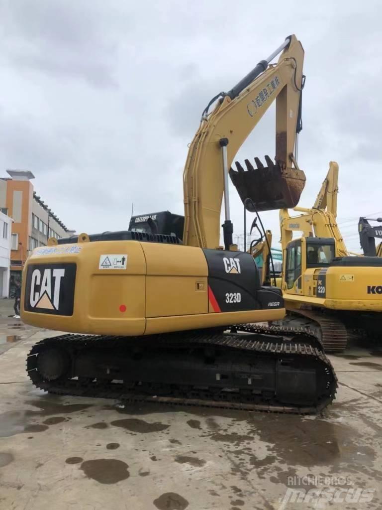 CAT 323 D Гусеничные экскаваторы