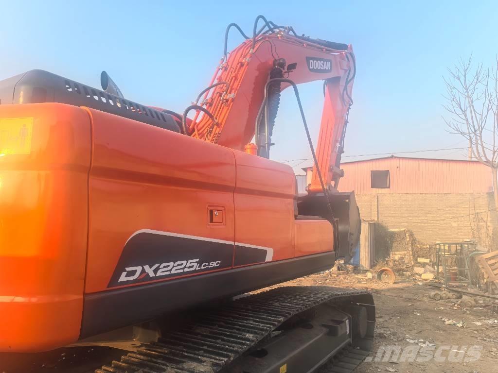Doosan DX225 Гусеничные экскаваторы