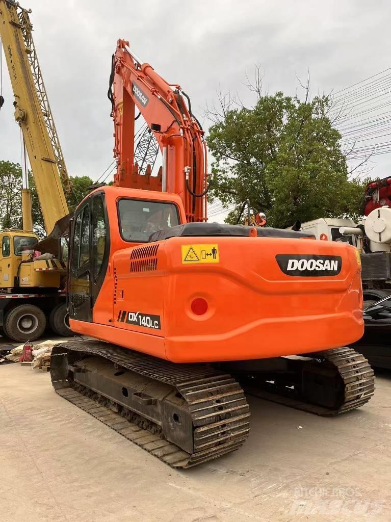 Doosan DX 140 Гусеничные экскаваторы
