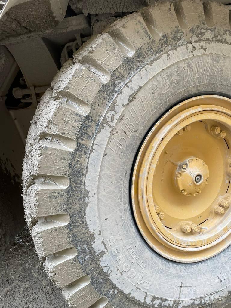 CAT 775G Карьерные самосвалы