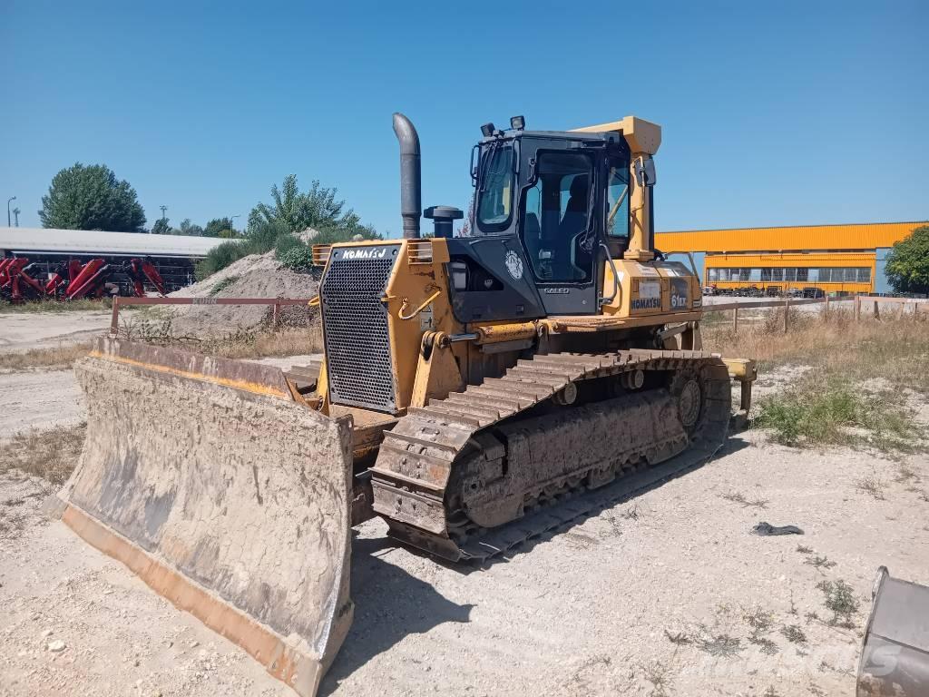 Komatsu D 61 EX-15 Гусеничные бульдозеры