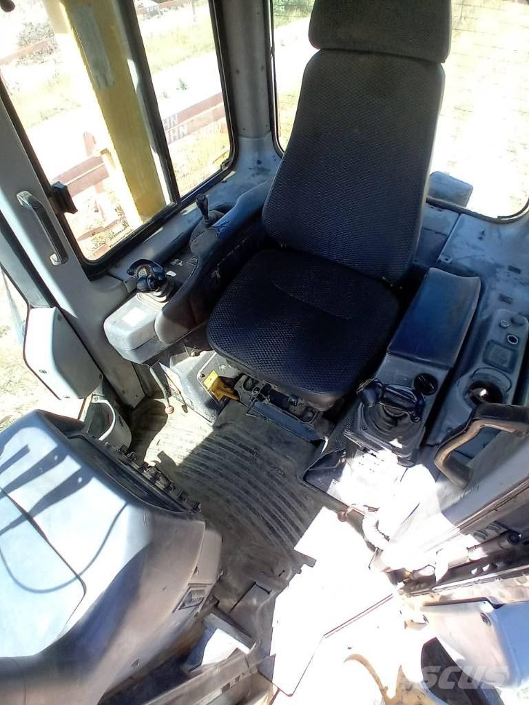 Komatsu D 61 EX-15 Гусеничные бульдозеры