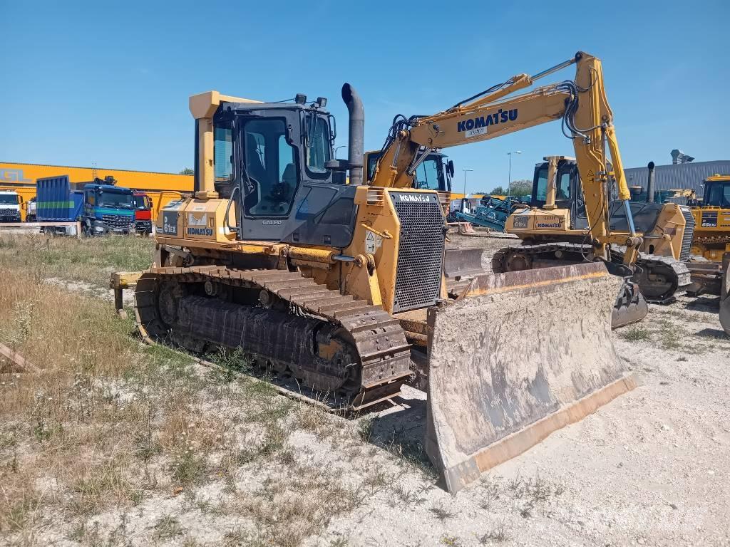 Komatsu D 61 EX-15 Гусеничные бульдозеры