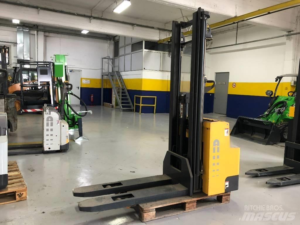 Atlet CSH 125 Самоходные электроштабелёры