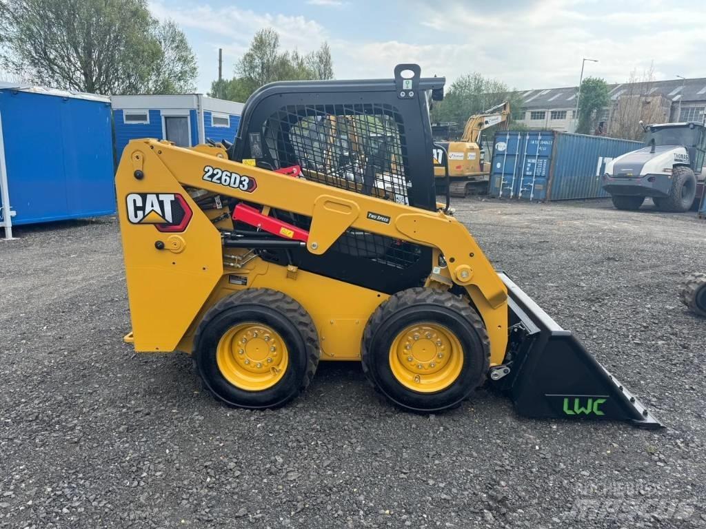 CAT 226D3 Мини-погрузчики