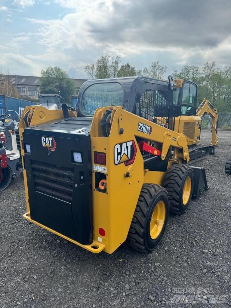 CAT 226D3 Мини-погрузчики
