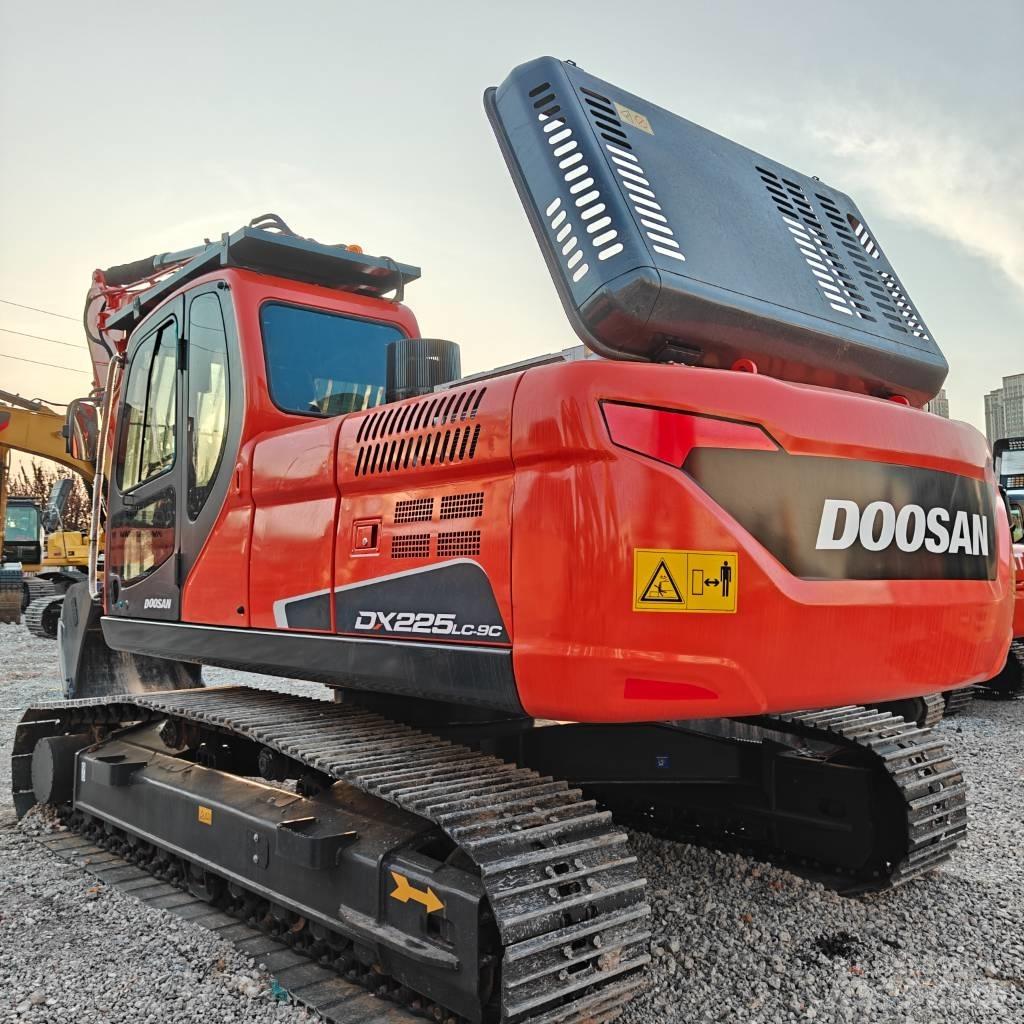 Doosan DX225LC-9C Гусеничные экскаваторы