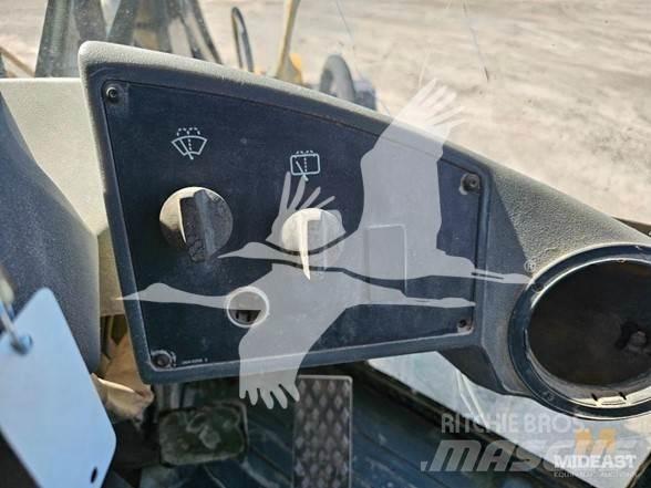 CAT 930G Фронтальные погрузчики