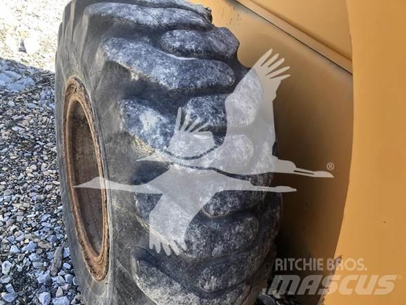 Ford GZ411V Фронтальные погрузчики