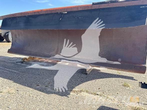  SNOW PLOW Строительная техника - Другие