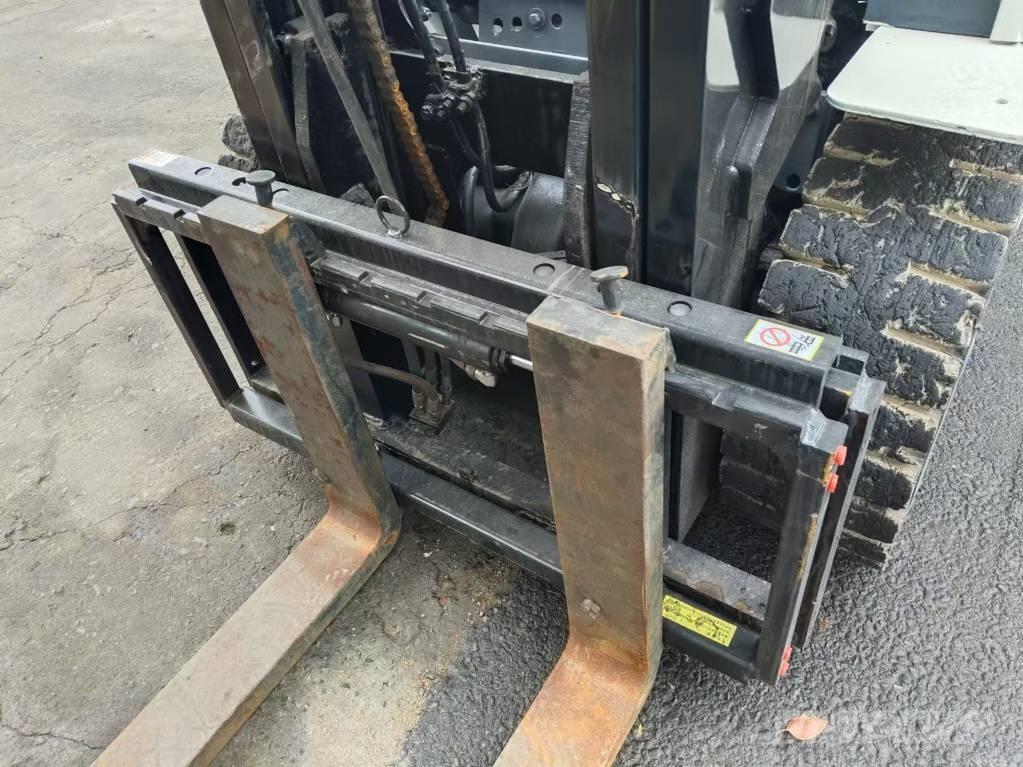 TCM 3t Дизельные погрузчики