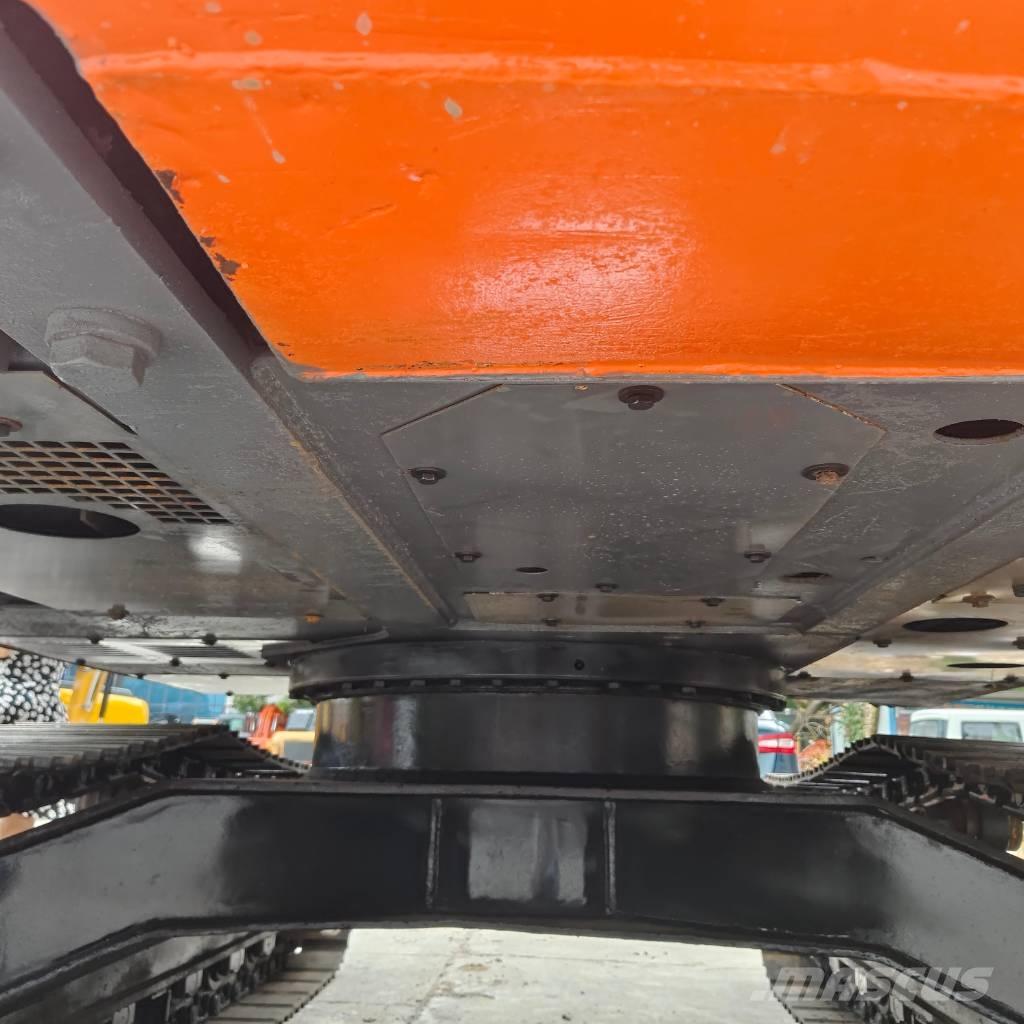 Hitachi ZX 120 Гусеничные экскаваторы