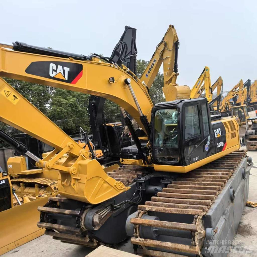 CAT 320 D Экскаваторы-амфибии