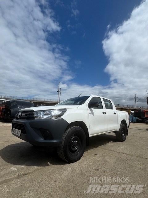 Toyota Hilux Бортовые фургоны