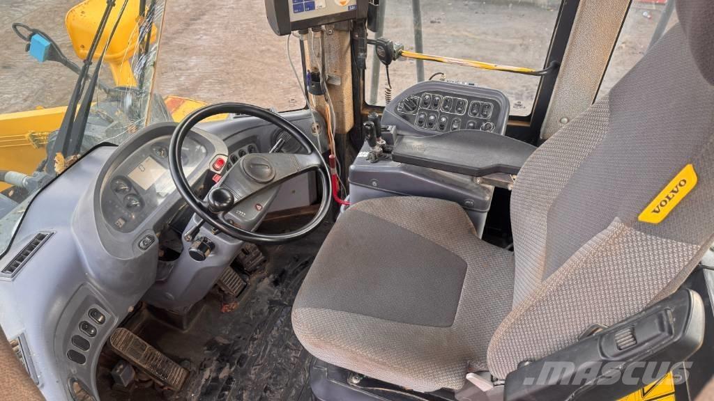 Komatsu WA 500-6 Фронтальные погрузчики