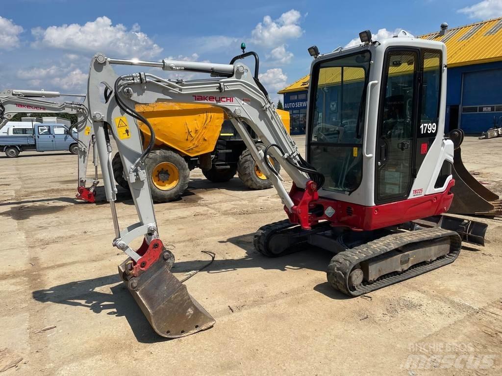 Takeuchi TB225 Мини-экскаваторы