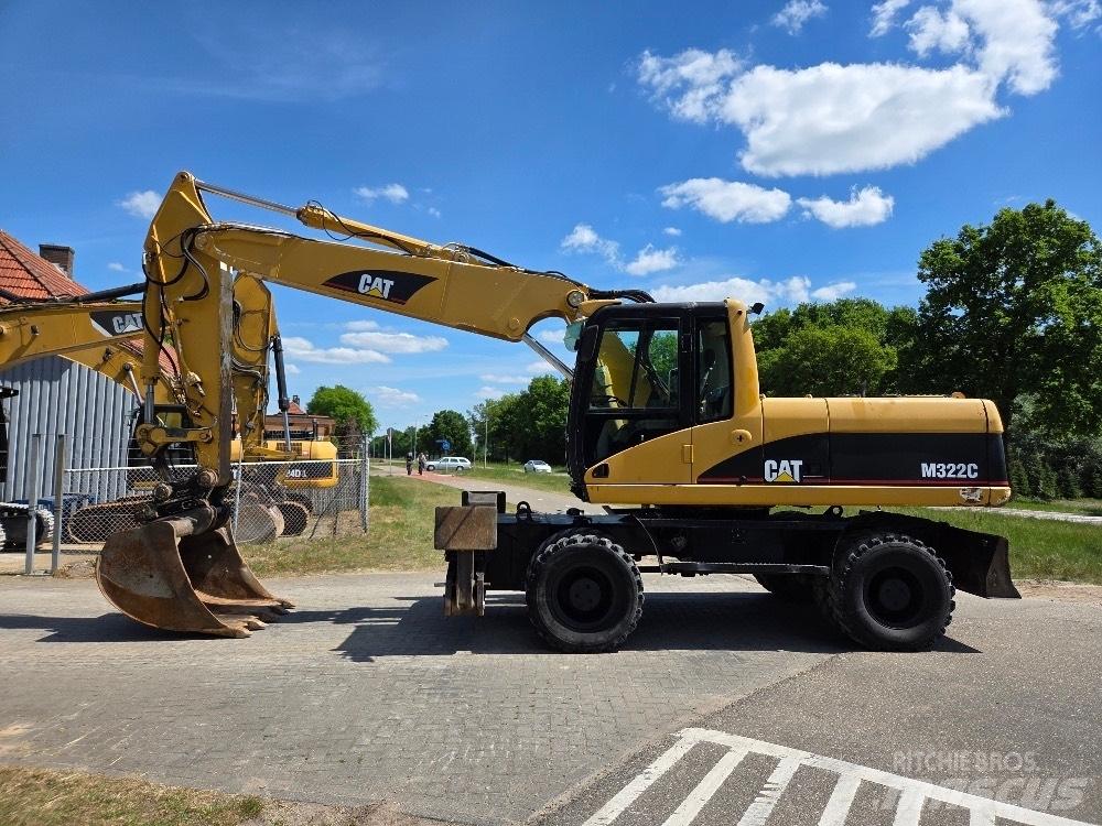 CAT M322C Колёсные экскаваторы