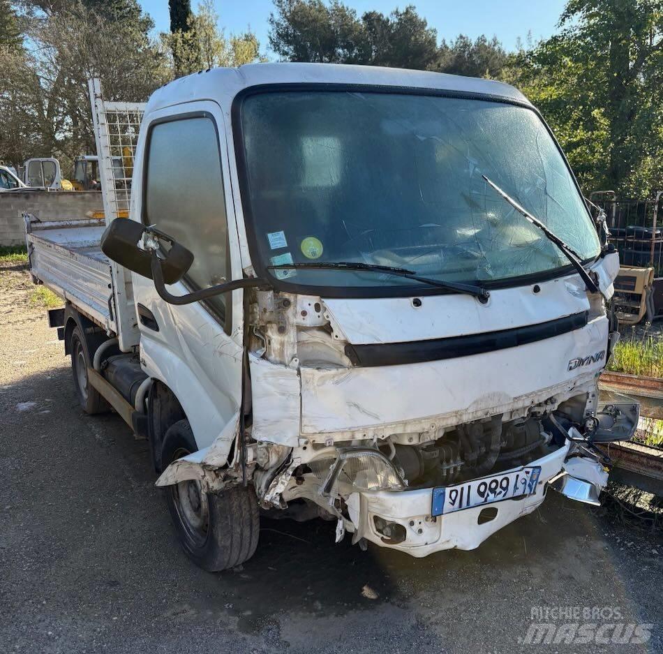Toyota Dyna Бортовые фургоны