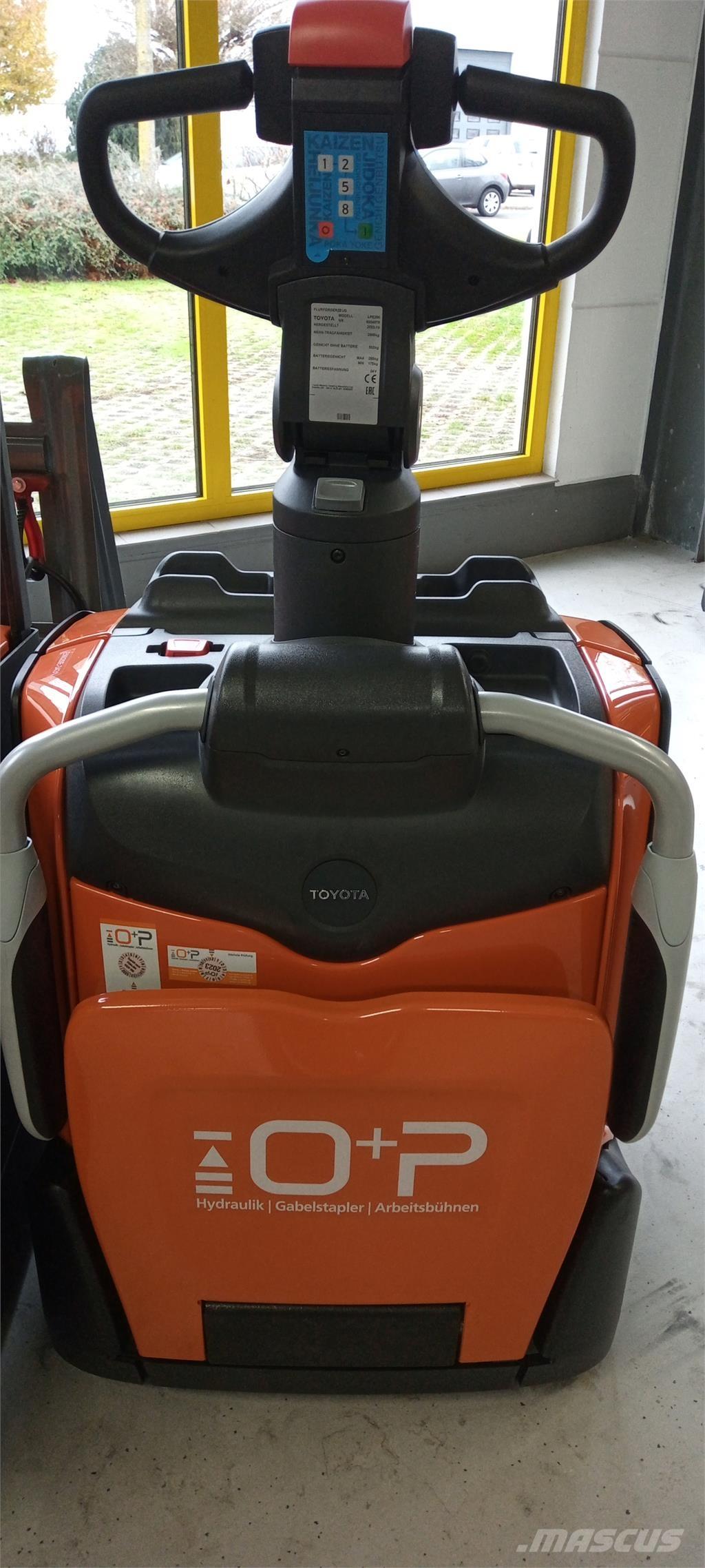 Toyota LPE200 Ручные штабелёры с электроподъёмом