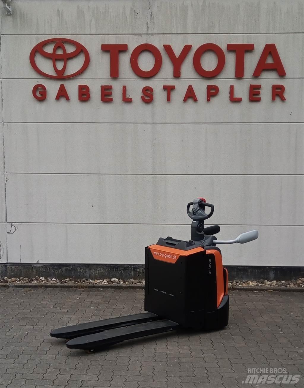 Toyota LPE200 Ручные электрические тележки