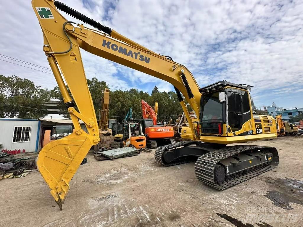 Komatsu PC 220 Гусеничные экскаваторы
