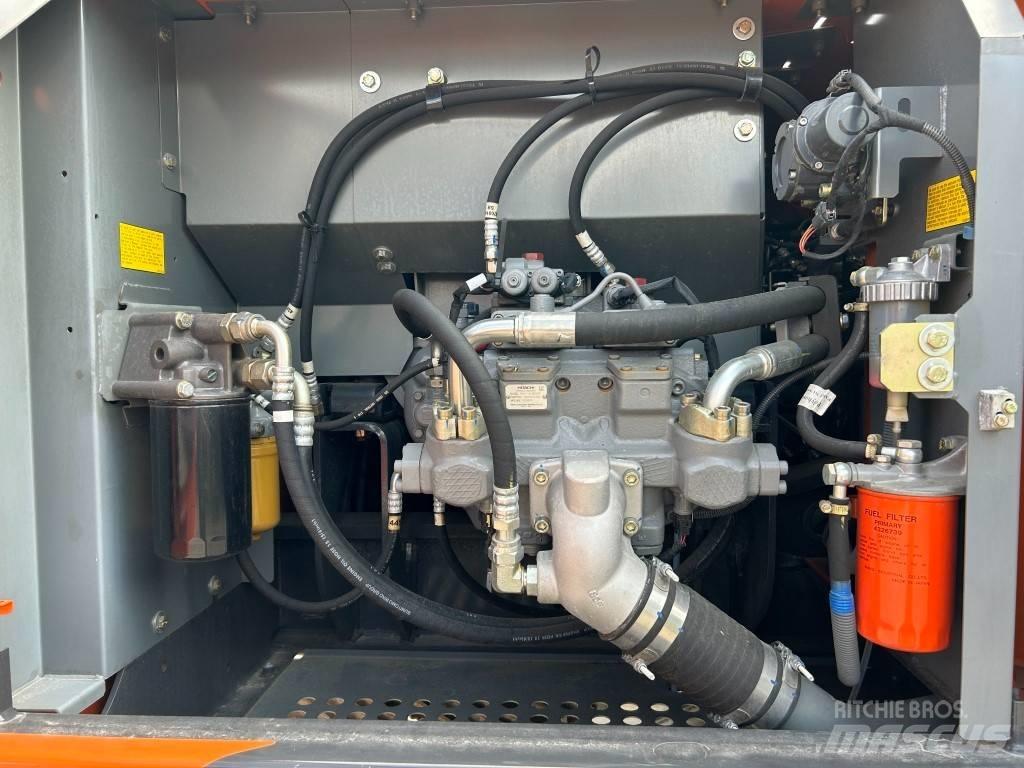 Hitachi ZX 220 LC Гусеничные экскаваторы