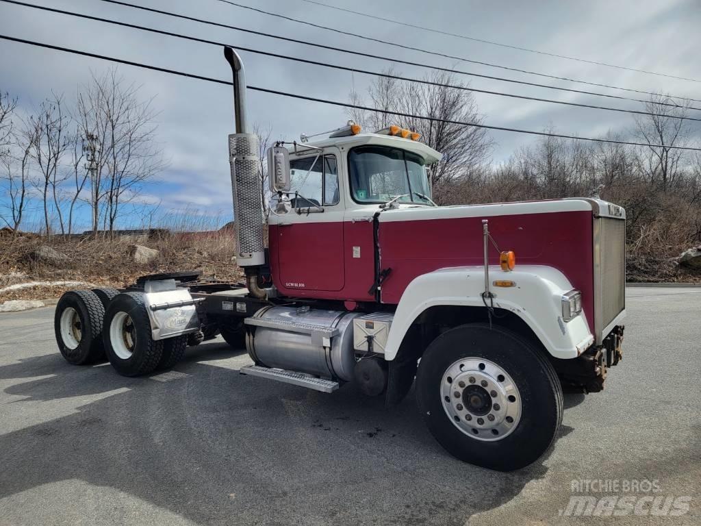 Mack RW613 Седельные тягачи