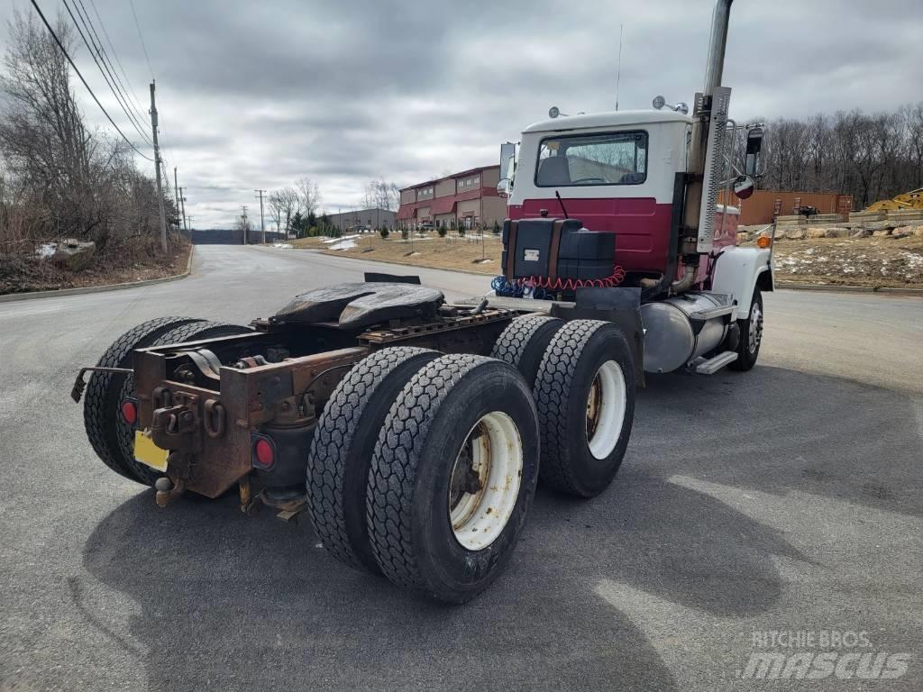 Mack RW613 Седельные тягачи